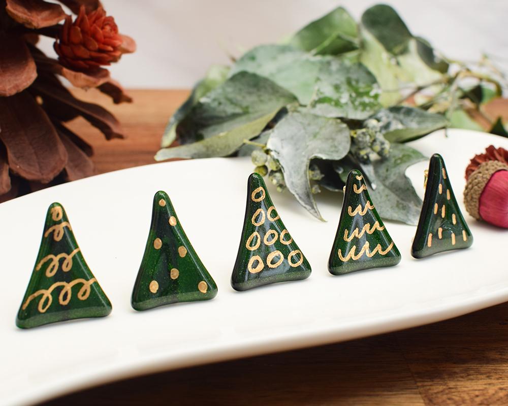 もみの木ガラスのブローチ（ゴールドもよう）