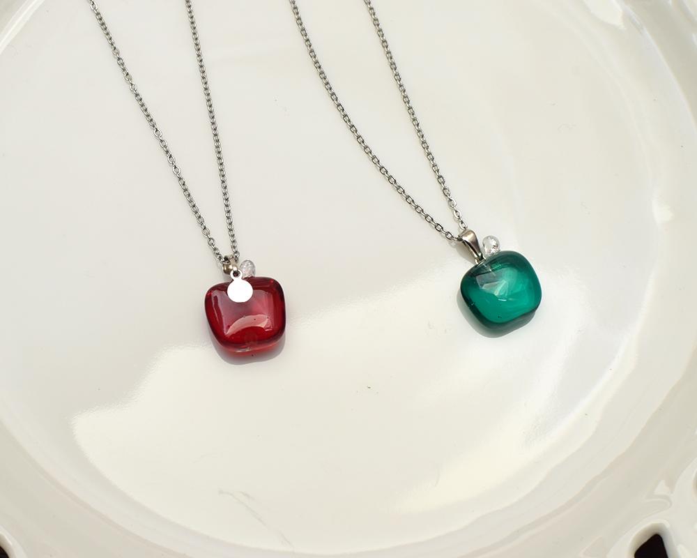 りんごのガラスネックレス（赤／緑）ステンレス | 7枚目
