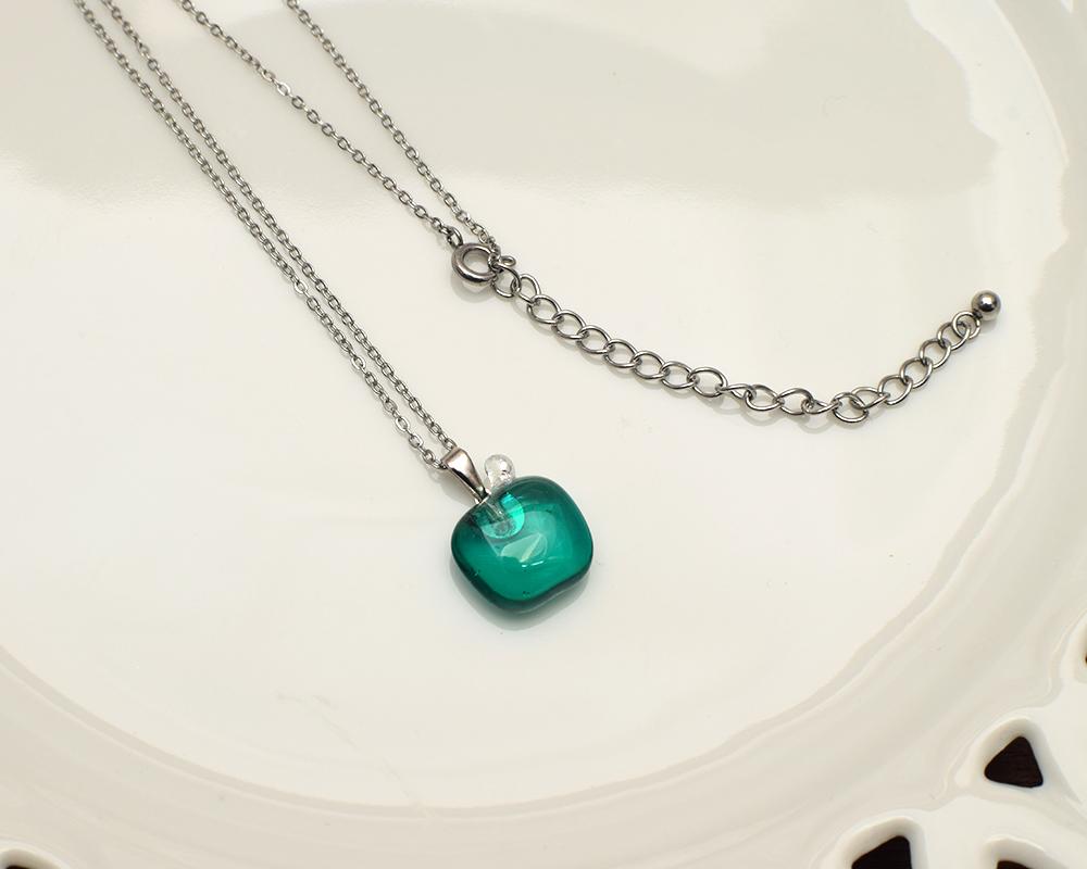 りんごのガラスネックレス（赤／緑）ステンレス | 9枚目