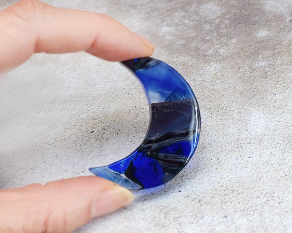青い月のガラスブローチ | 2枚目
