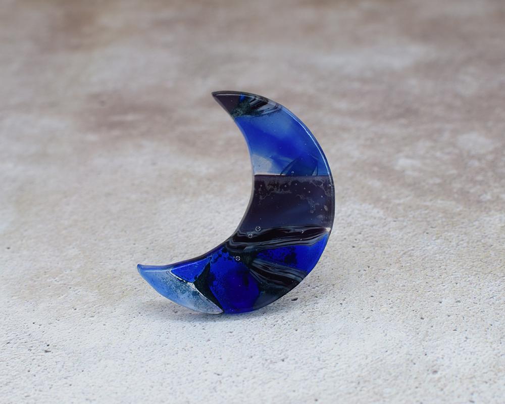 青い月のガラスブローチ | 3枚目