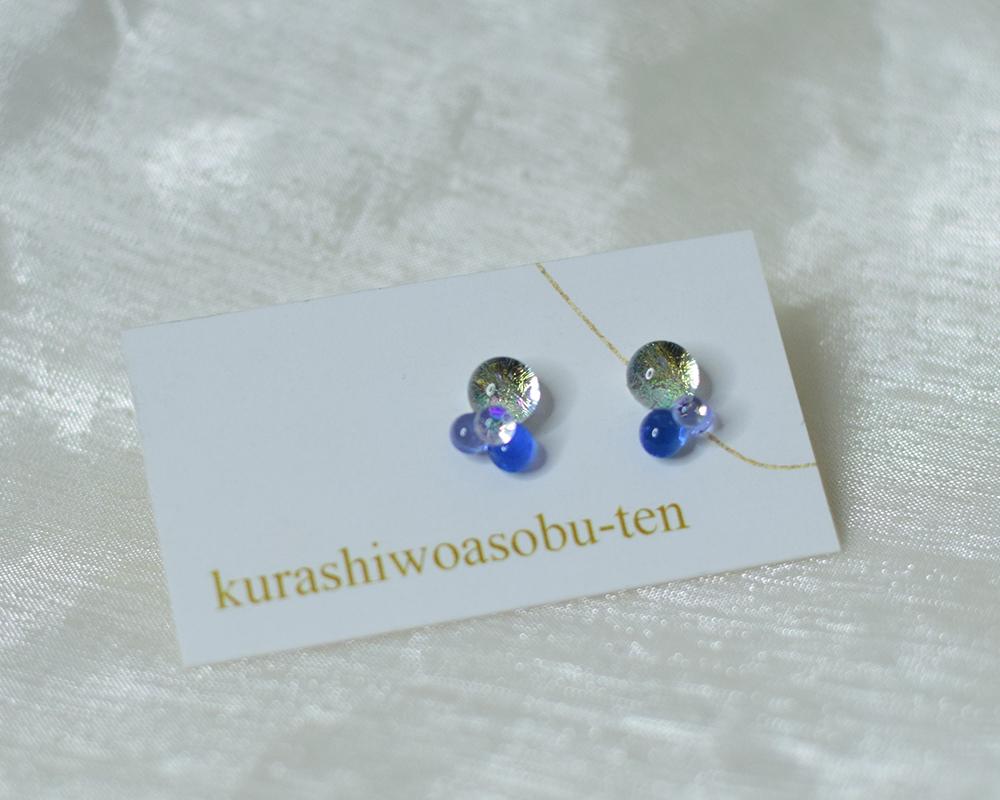 小さなガラス粒ピアス（ブルー） | 3枚目