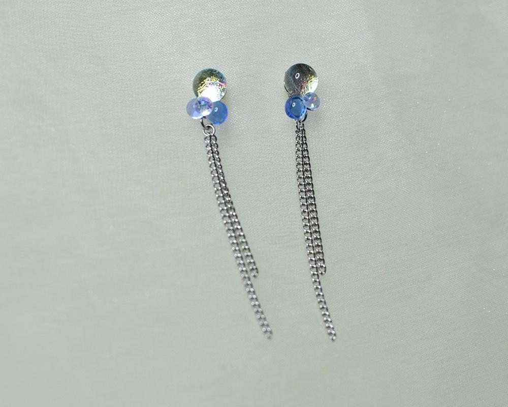 小さなガラス粒ピアス（ブルー） | 6枚目