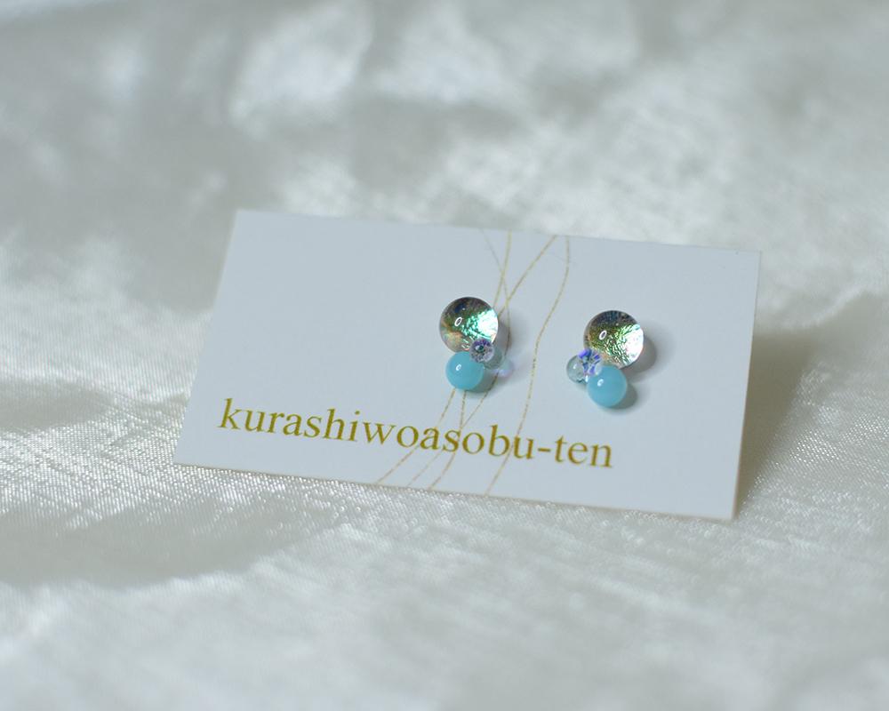 小さなガラス粒ピアス（ターコイズ） | 2枚目