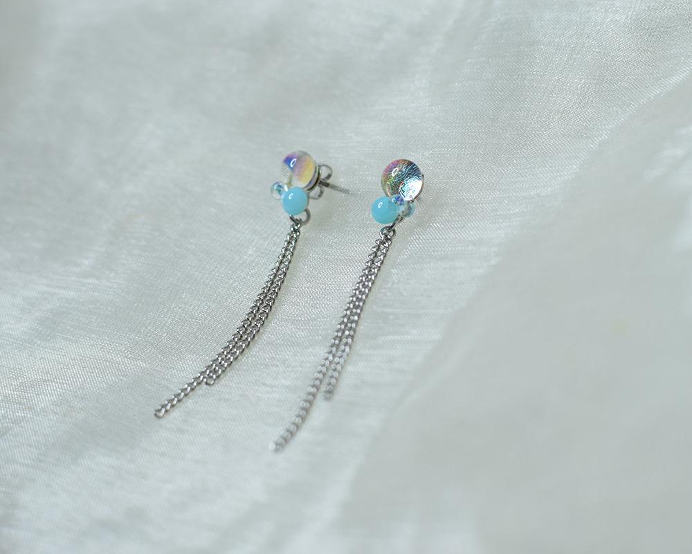 小さなガラス粒ピアス（ターコイズ） | 3枚目