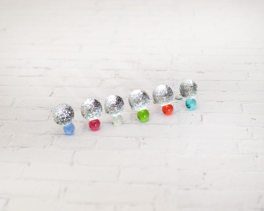 銀＋色つぶガラス（ピアス/ノンホール樹脂）1枚目の画像