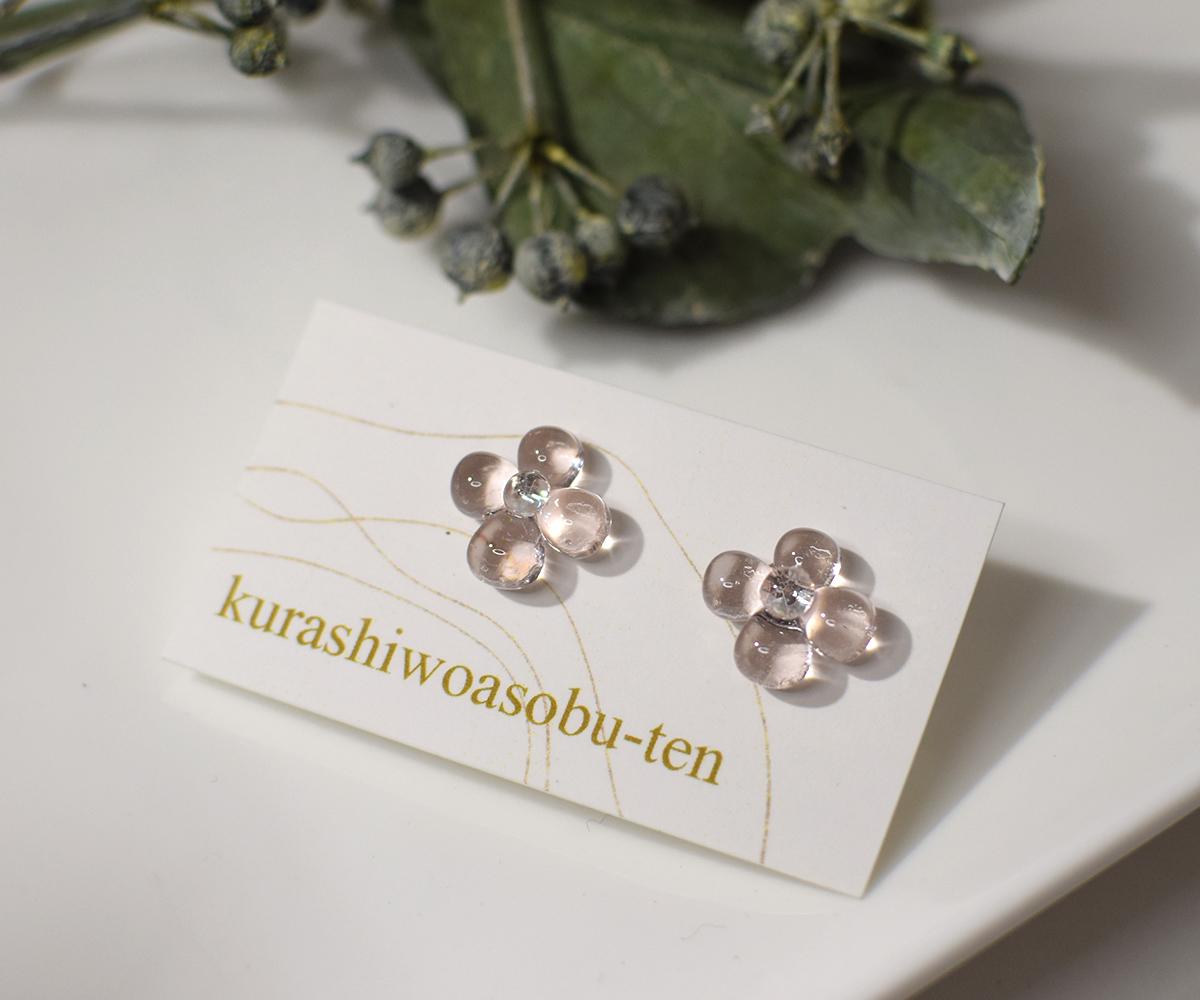 ぷっくり小花ガラスのピアス（ペールピンク） | 4枚目