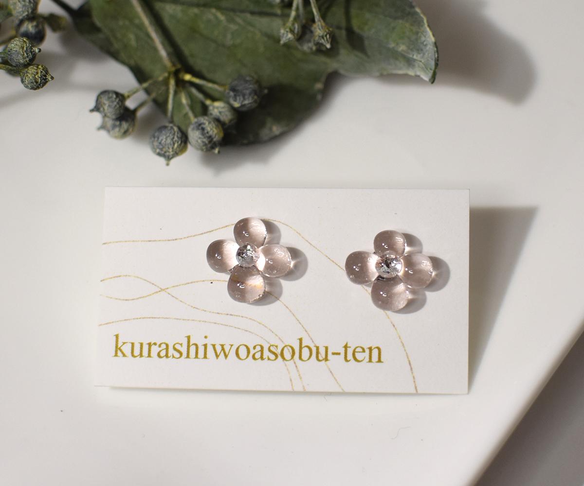 ぷっくり小花ガラスのピアス（ペールピンク） | 5枚目