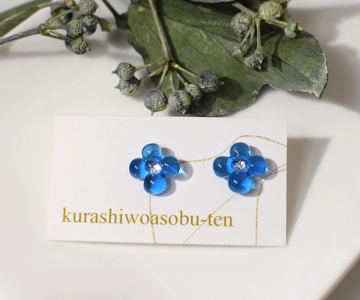ぷっくり小花ガラスのピアス（ブルー） | 4枚目