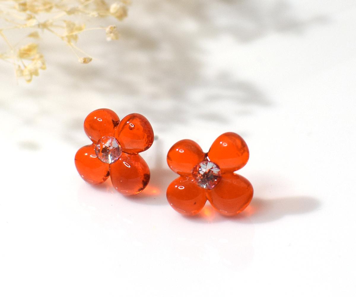 ぷっくり小花ガラスのピアス（オレンジ） | 2枚目
