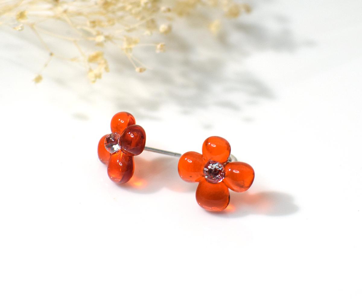 ぷっくり小花ガラスのピアス（オレンジ） | 3枚目