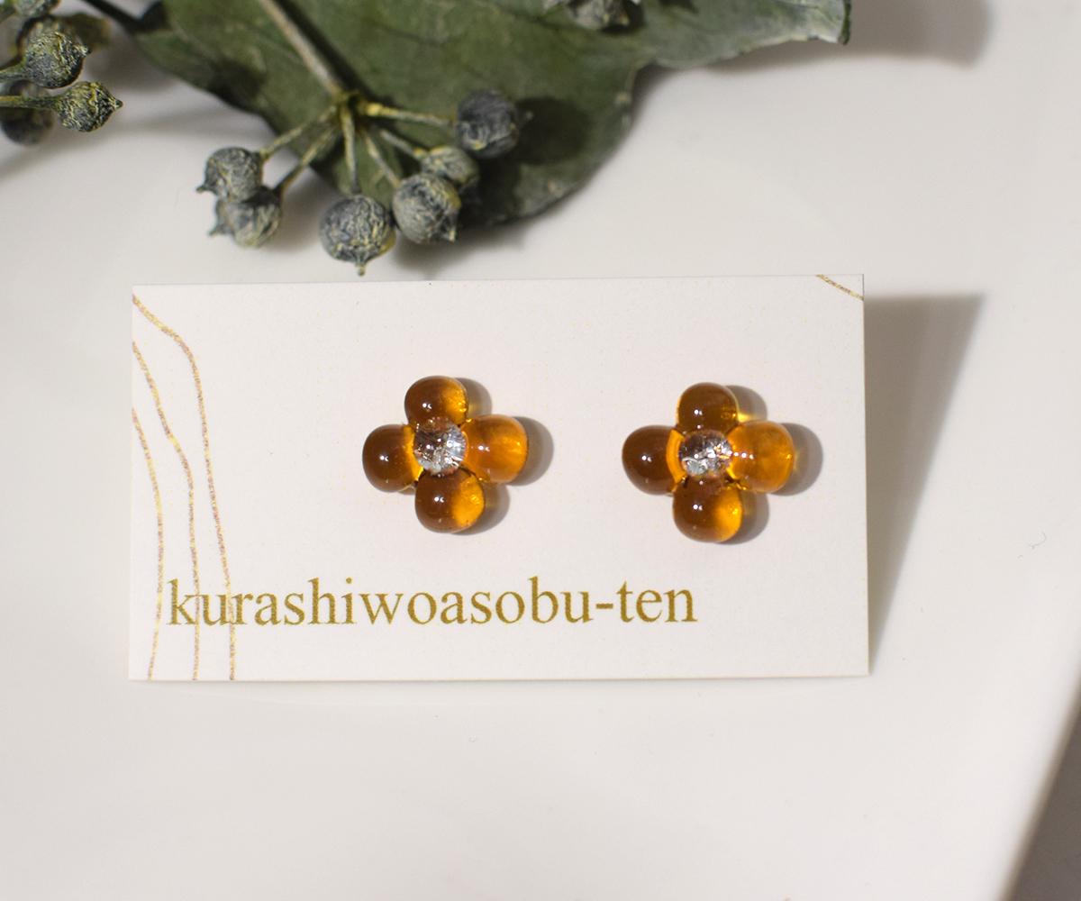 ぷっくり小花ガラスのピアス（ブラウン） | 5枚目