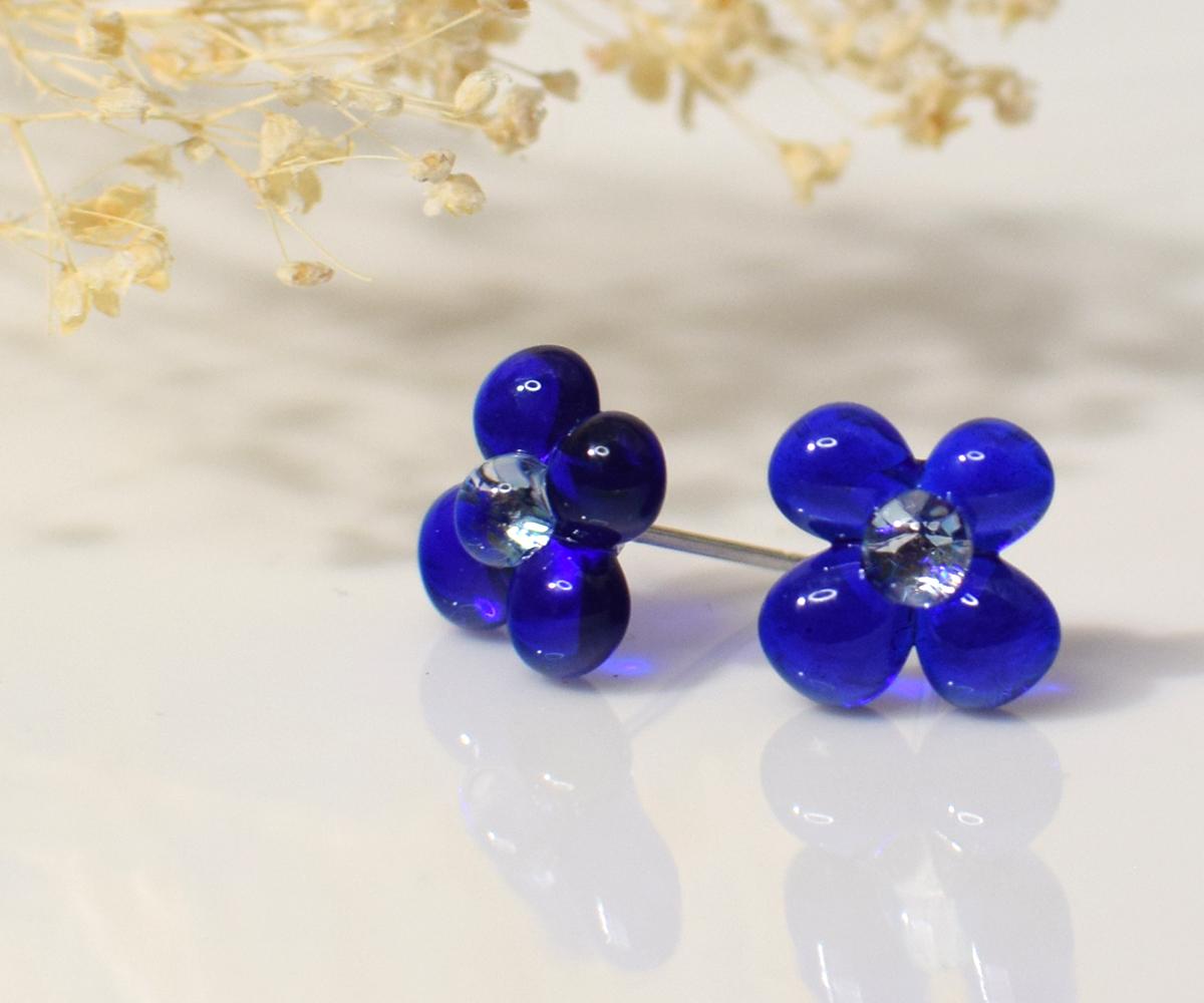 ぷっくり小花ガラスのピアス（ネイビー） | 4枚目