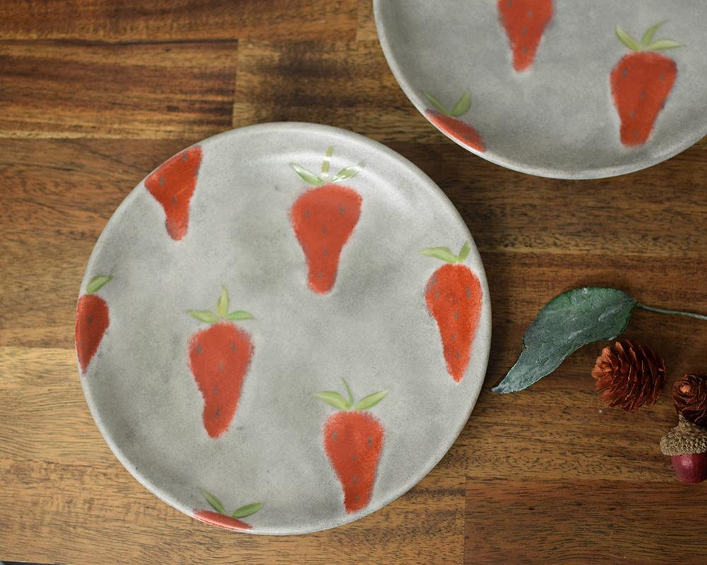 いちご×グレーのプレート16cm