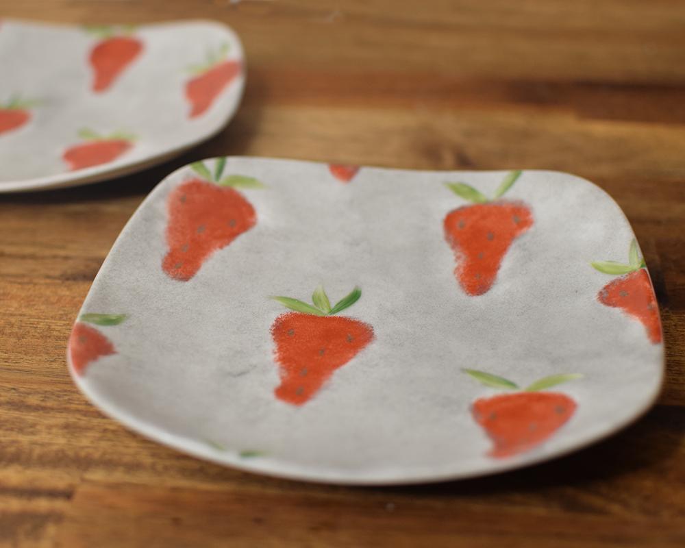 いちご×グレーの四角皿15㎝ | 6枚目