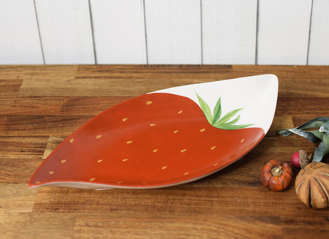 大きないちごの深皿