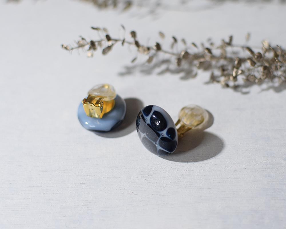 濃紺ラメ・モザイクガラスのイヤリング | 7枚目