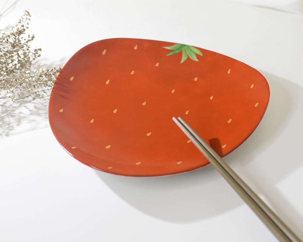 森のいちごの三角プレートL