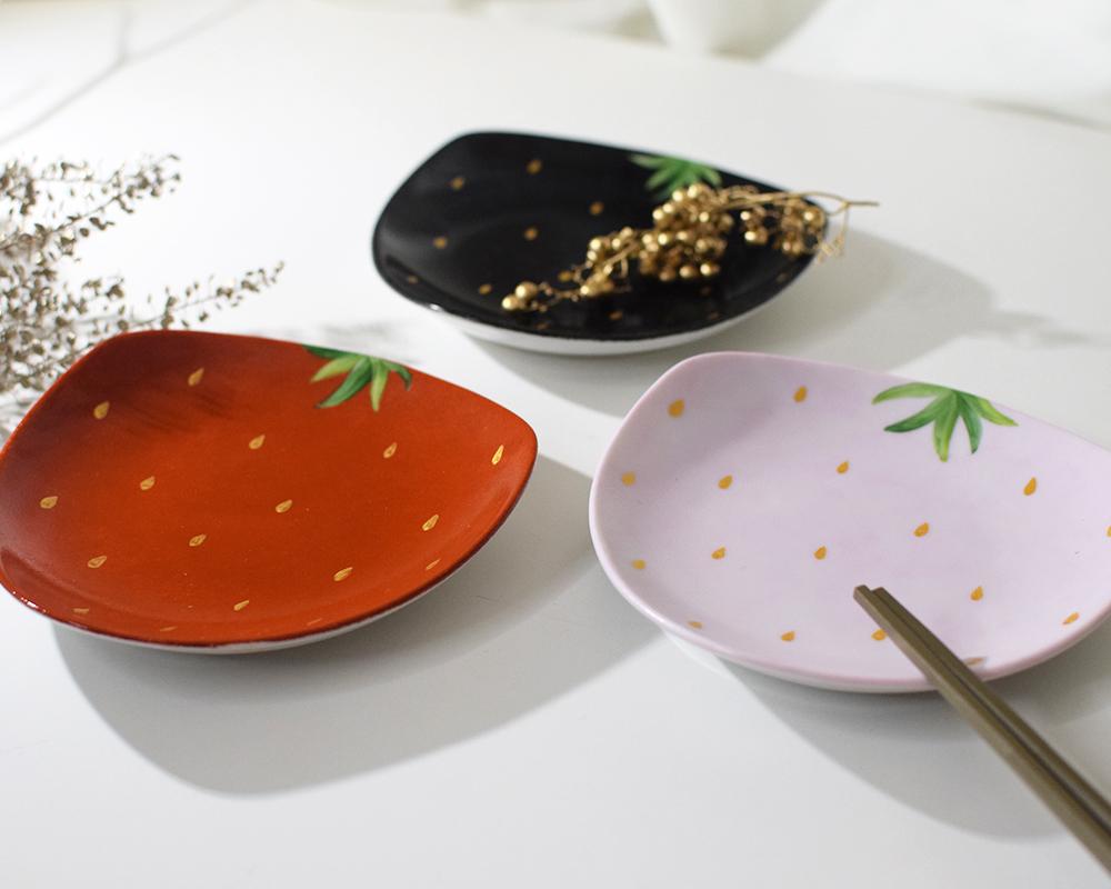 森のいちごの三角プレートS