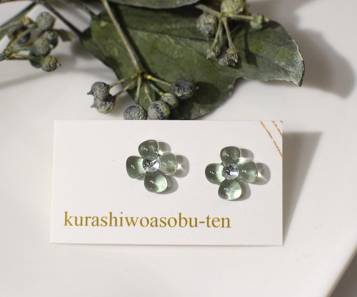 ぷっくり小花ガラスのピアス(ペールグリーン) | 5枚目